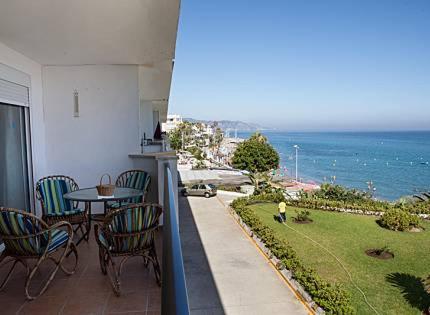 Apartamento En Nerja. Primera Linea De Playa Exterior foto